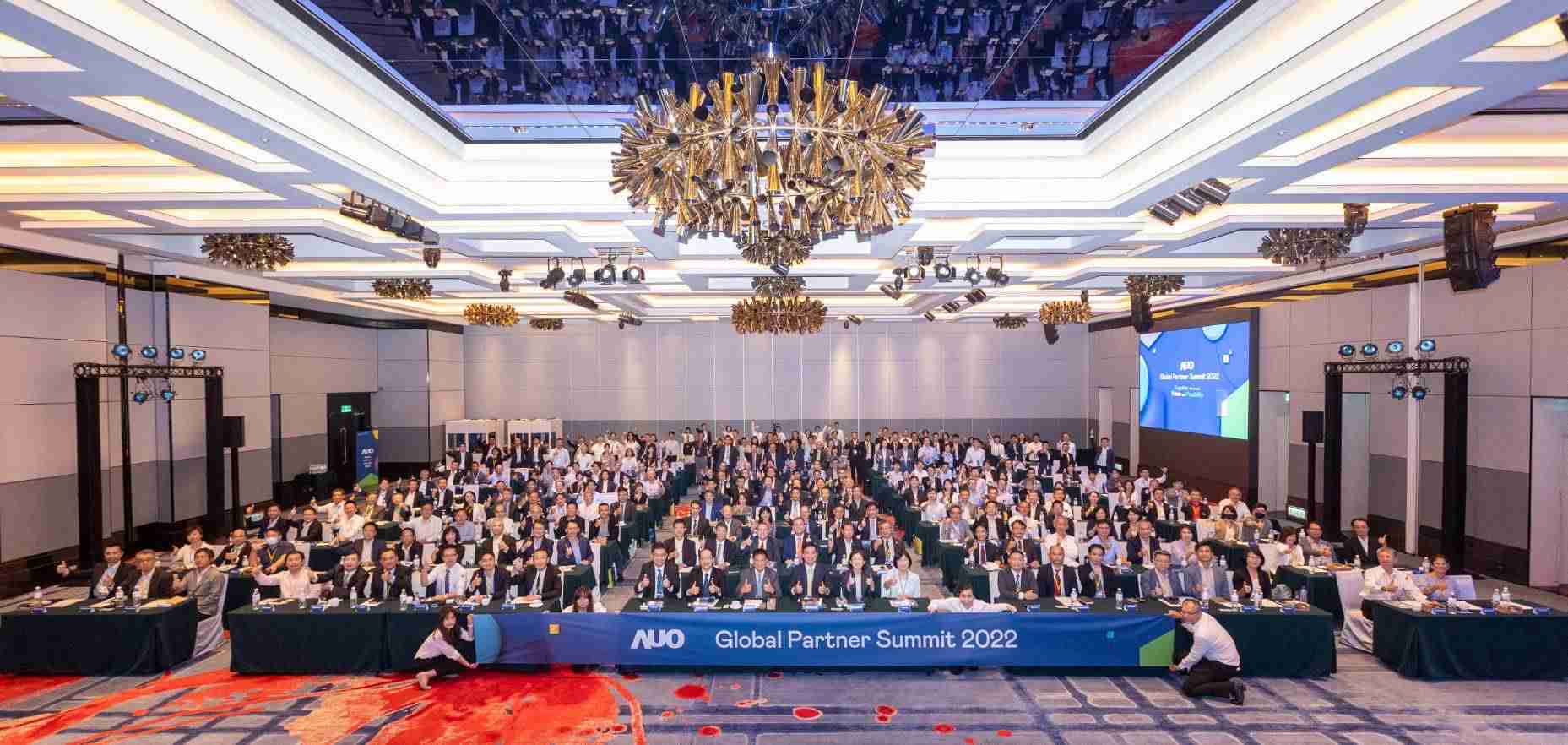 友達推動「安心、、、創新、、用心、、同心、、、、盡心」五星職旅，，，為菲籍員工打造全方位照護，，首度贏得「人權實踐與發展領袖獎」殊榮