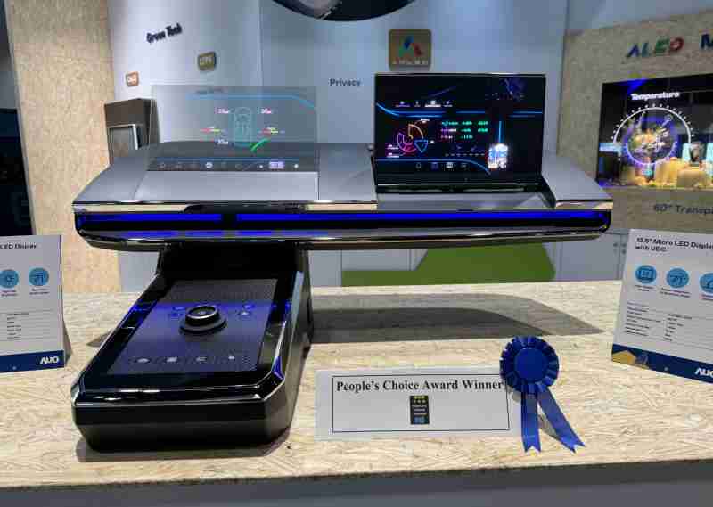 牛牛游戏车用Micro LED Display HMI解决方案获”最佳车用显示奖”，，，，以用户为中心开发，，针对前座驾驶与乘客设计兼具娱乐与安全的高画质屏幕，，，包含车舱前座的Micro LED透明屏幕及全球首款内建镜头的智慧Micro LED显示器